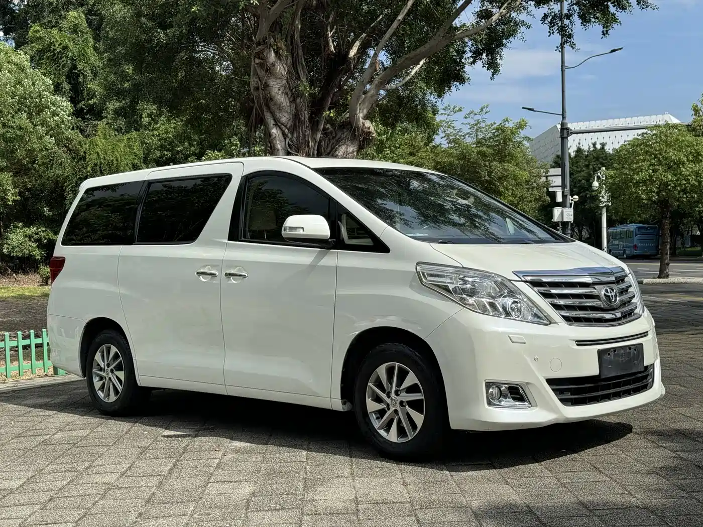 Toyota Alphard 2012 3.5L Luxury Edition фото 3
