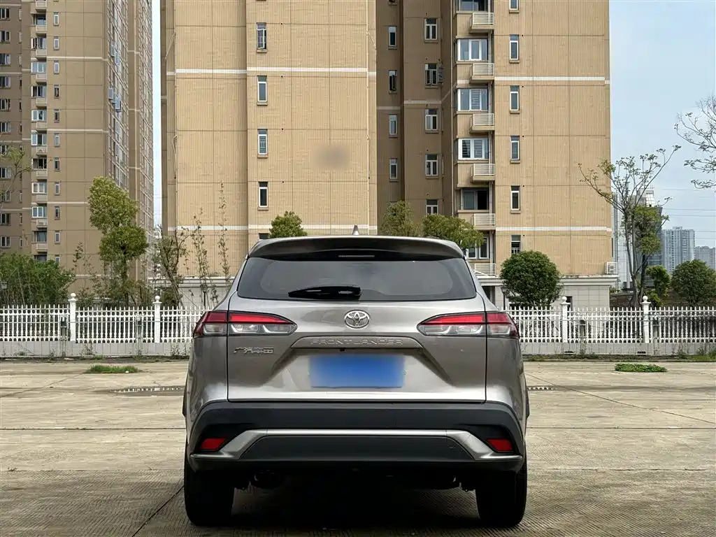 Toyota Frontlander 2023 2.0L CVT Luxury Edition фото 16