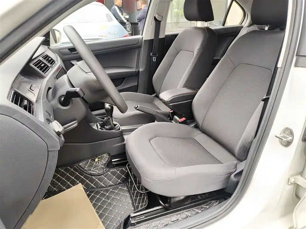 Volkswagen Santana 2015 1.4L Manual Trend Edition фото 15