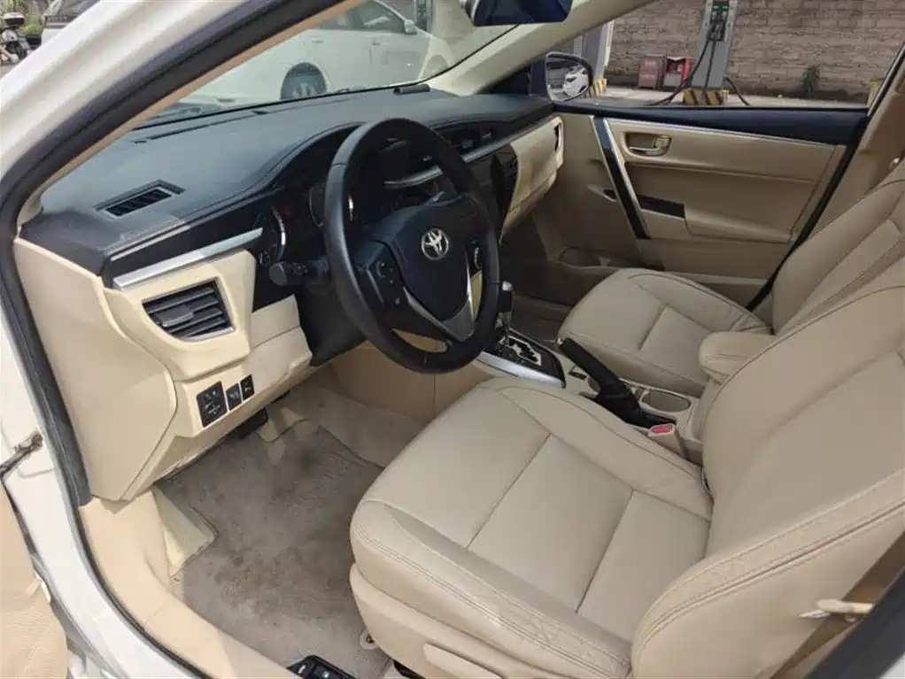 Toyota Corolla 2016 1.6L CVT GL-i Cool Edition фото 4