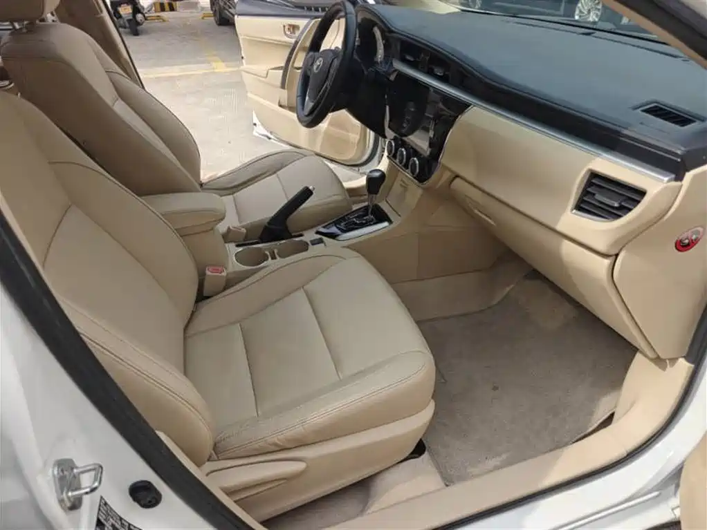 Toyota Corolla 2016 1.6L CVT GL-i Cool Edition фото 8