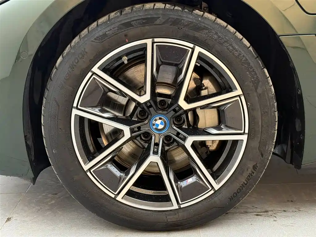 BMW i4 2023 eDrive35 фото 17