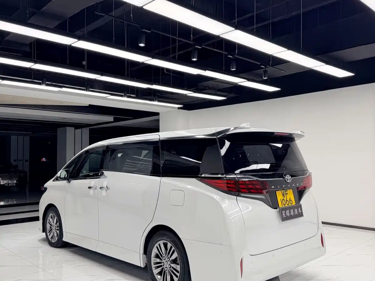 Toyota Alphard 2024 Hybrid 2.5L Ultimate Enjoyment Edition фото 9