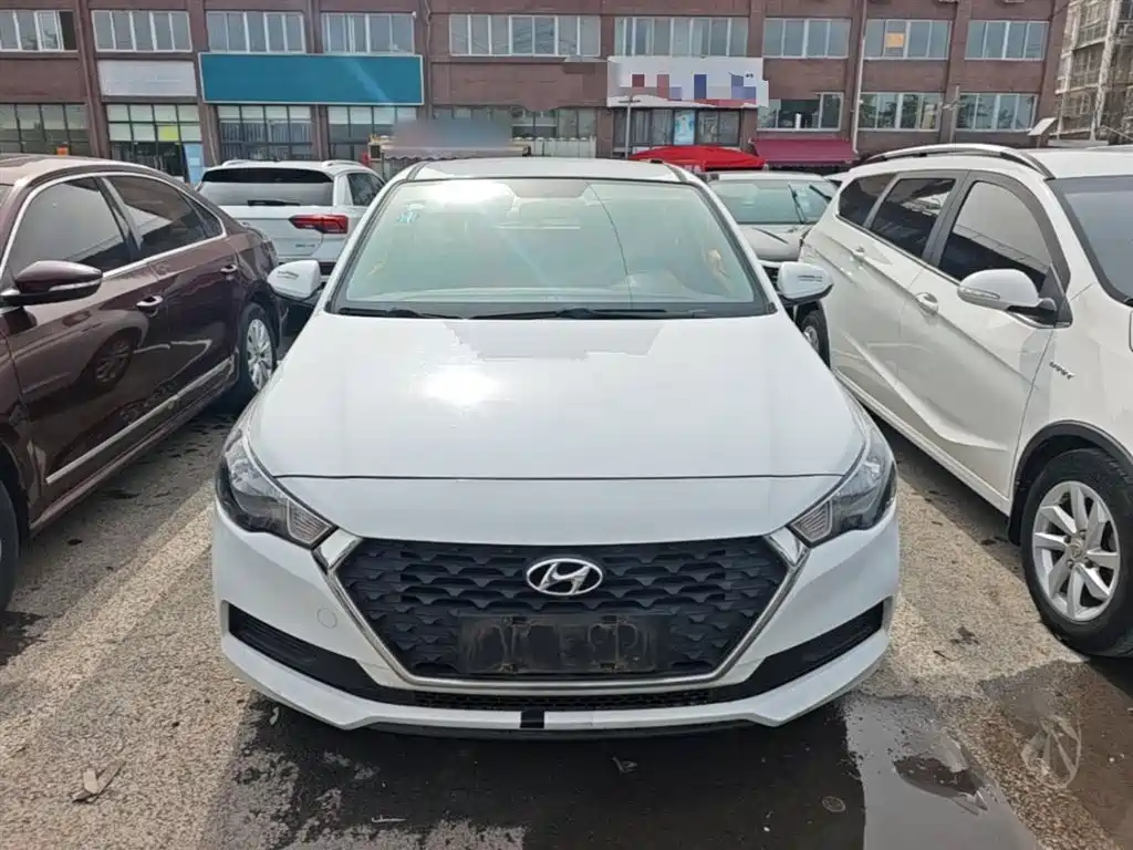 Hyundai Verna RV 2017 1.4L Manual Cool Edition GLS China V фото 3