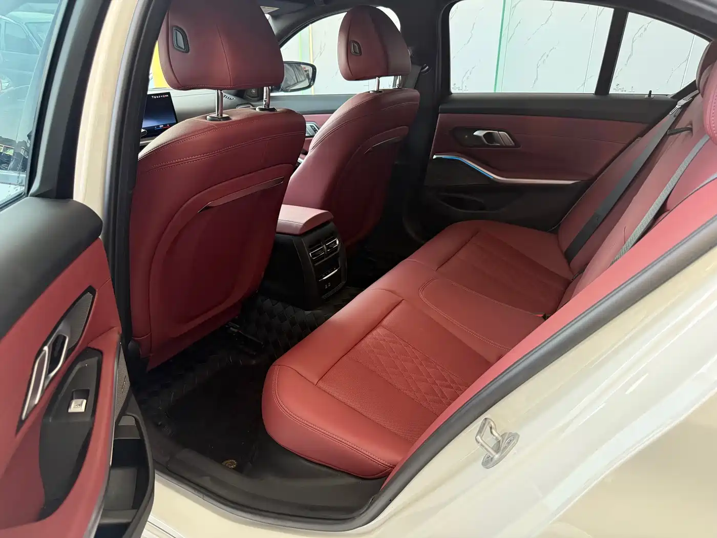 BMW 3 Series 2025 325Li M Sport Package фото 9