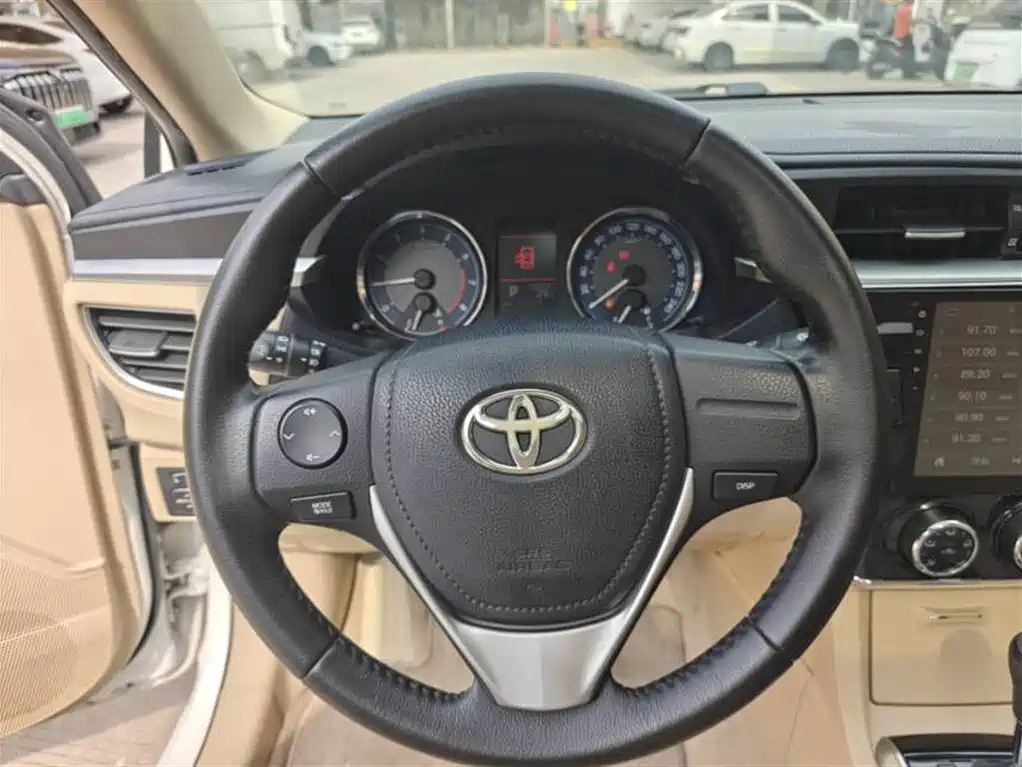 Toyota Corolla 2016 1.6L CVT GL-i Cool Edition фото 9