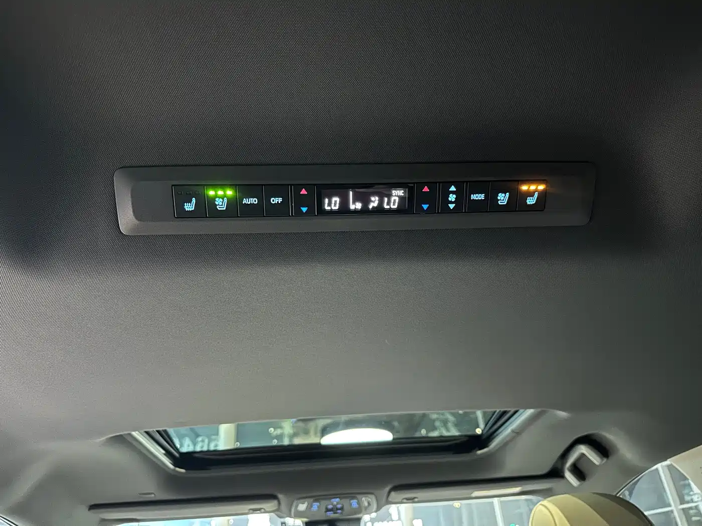 Toyota Sienna 2021 2.5L Hybrid Premium Edition фото 9