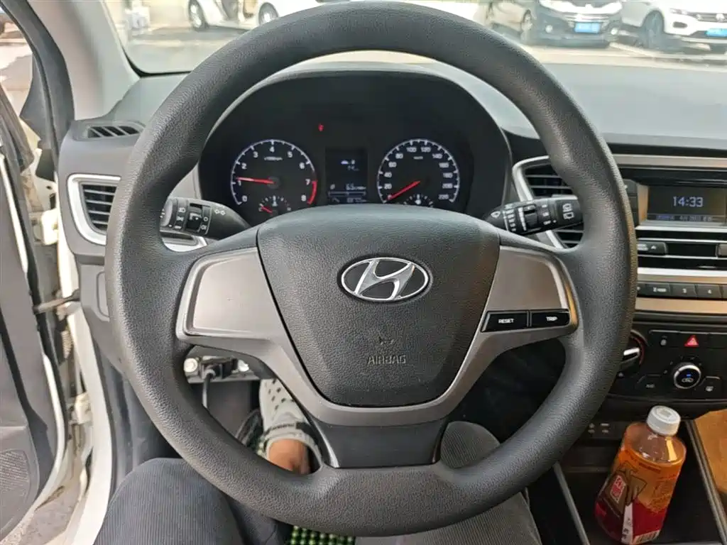 Hyundai Verna RV 2017 1.4L Manual Cool Edition GLS China V фото 7