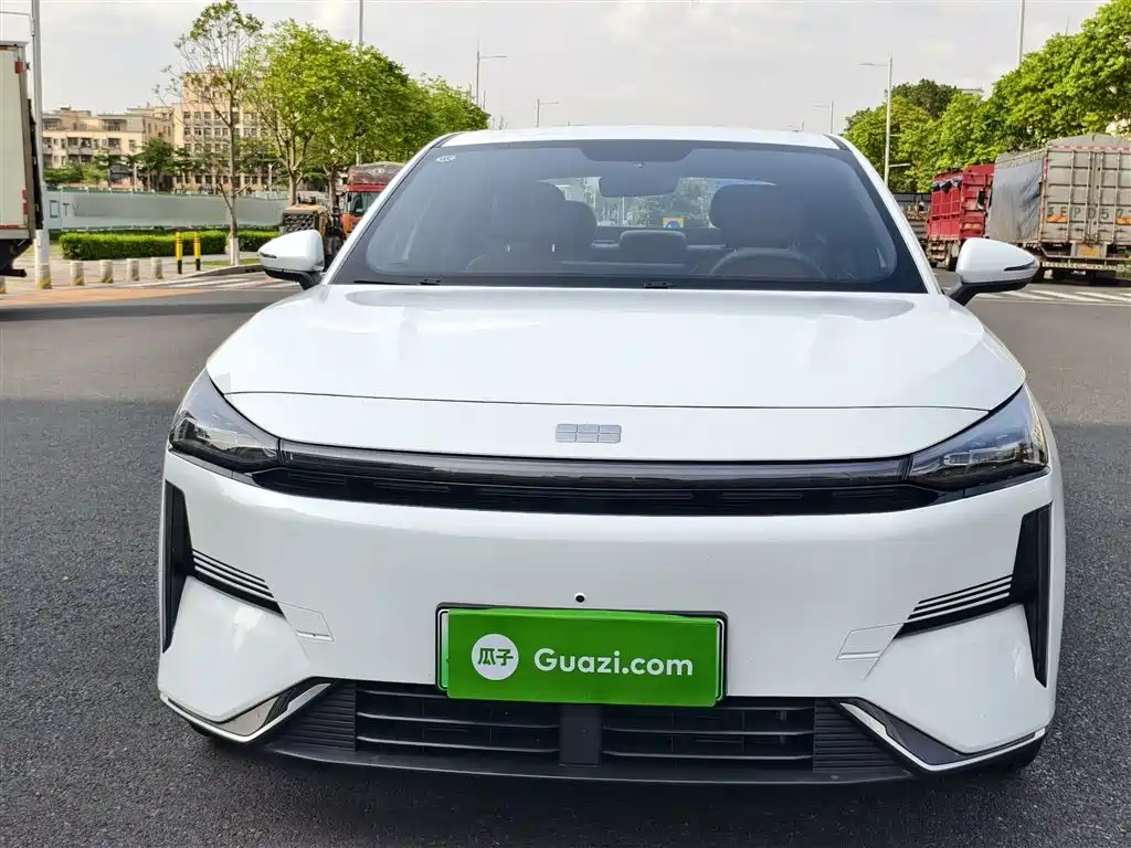 Geely Galaxy Galaxy L6 2025 EM-i 140km Voyage Edition фото 22