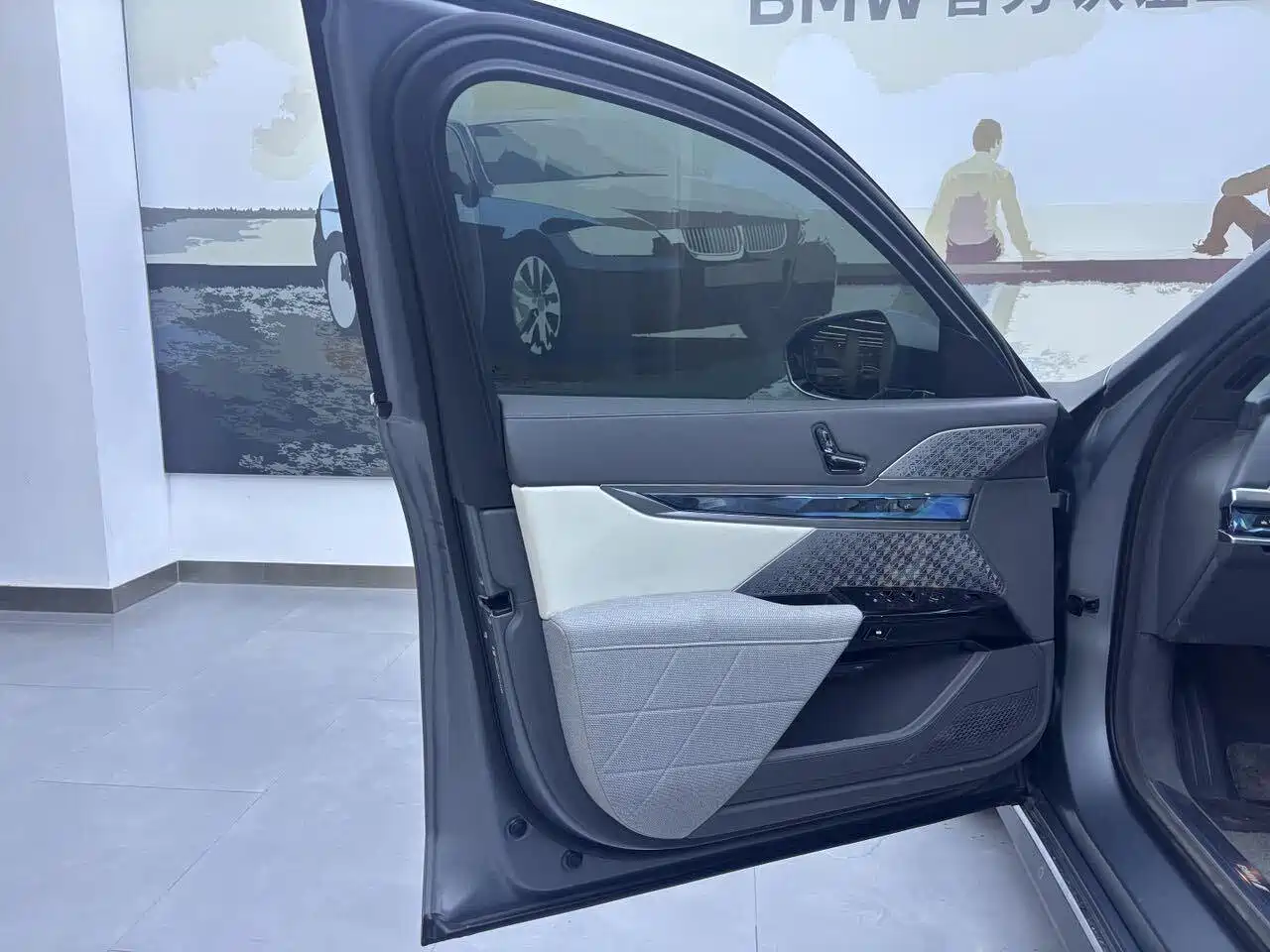 BMW i7 2023 xDrive60L Luxury Package фото 9
