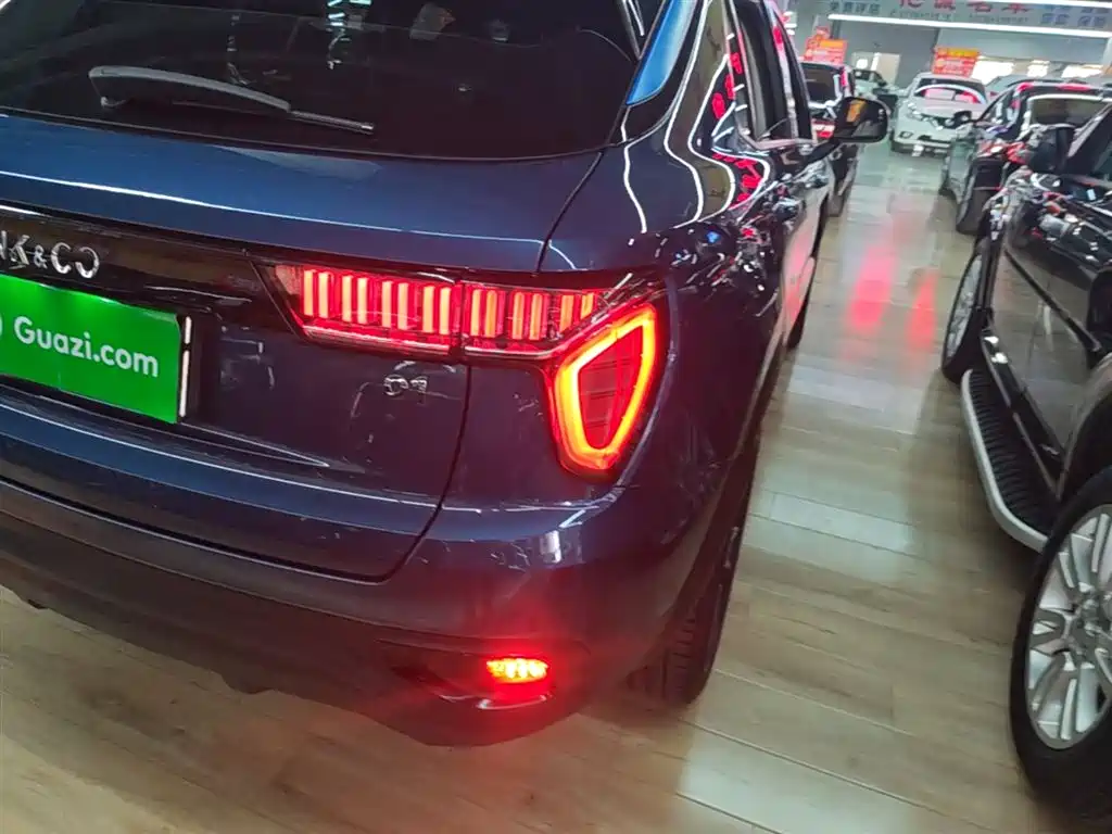 Lynk & Co 01 2017 2.0T 2WD Pro Shine Edition фото 8