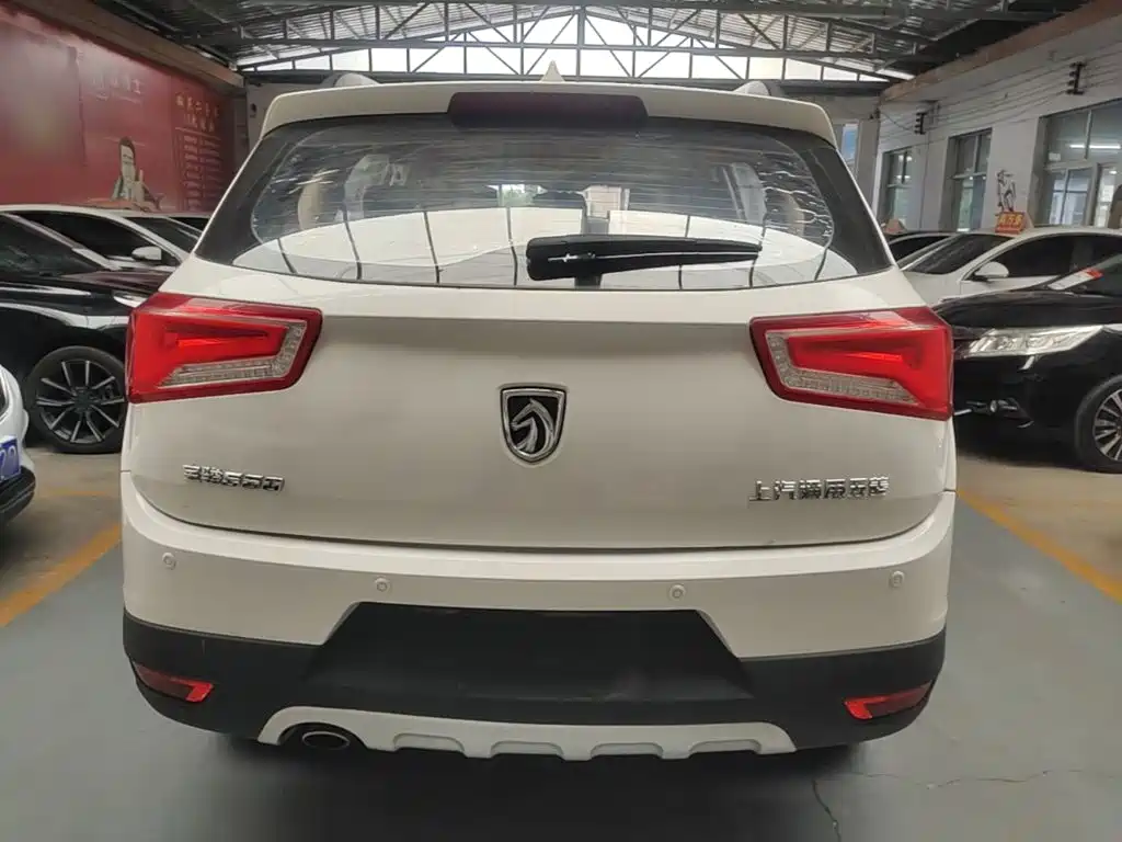 Baojun 560 2015 2015 1.8L Manual Luxury