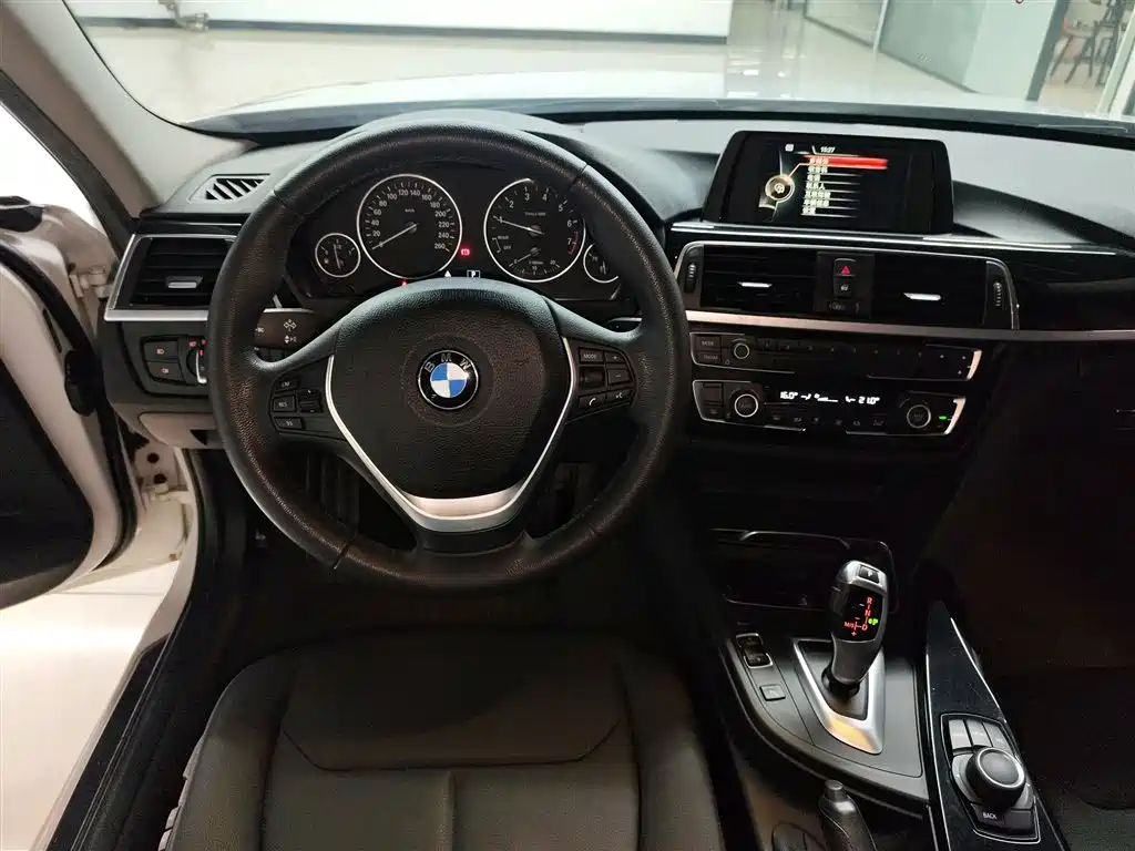 BMW 3 Series 2017 320Li Fashion фото 7