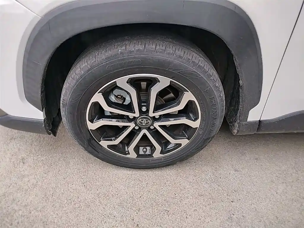Toyota Frontlander 2022 2.0L CVT Luxury Edition фото 23