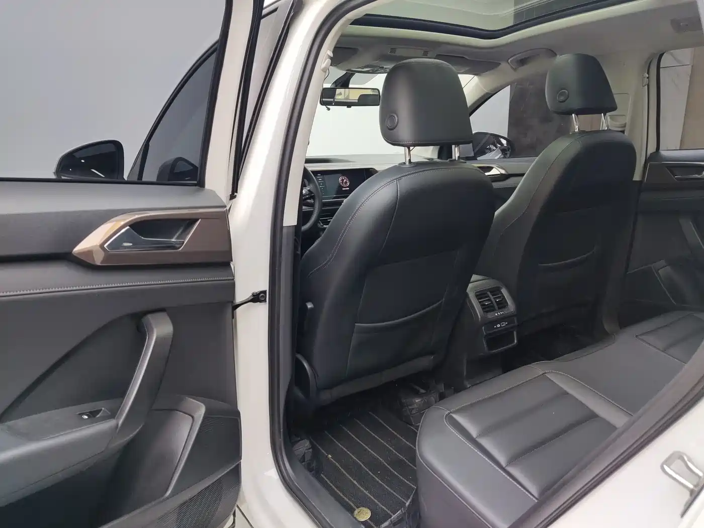 Volkswagen Tharu 2022 280TSI 2WD Comfort фото 14