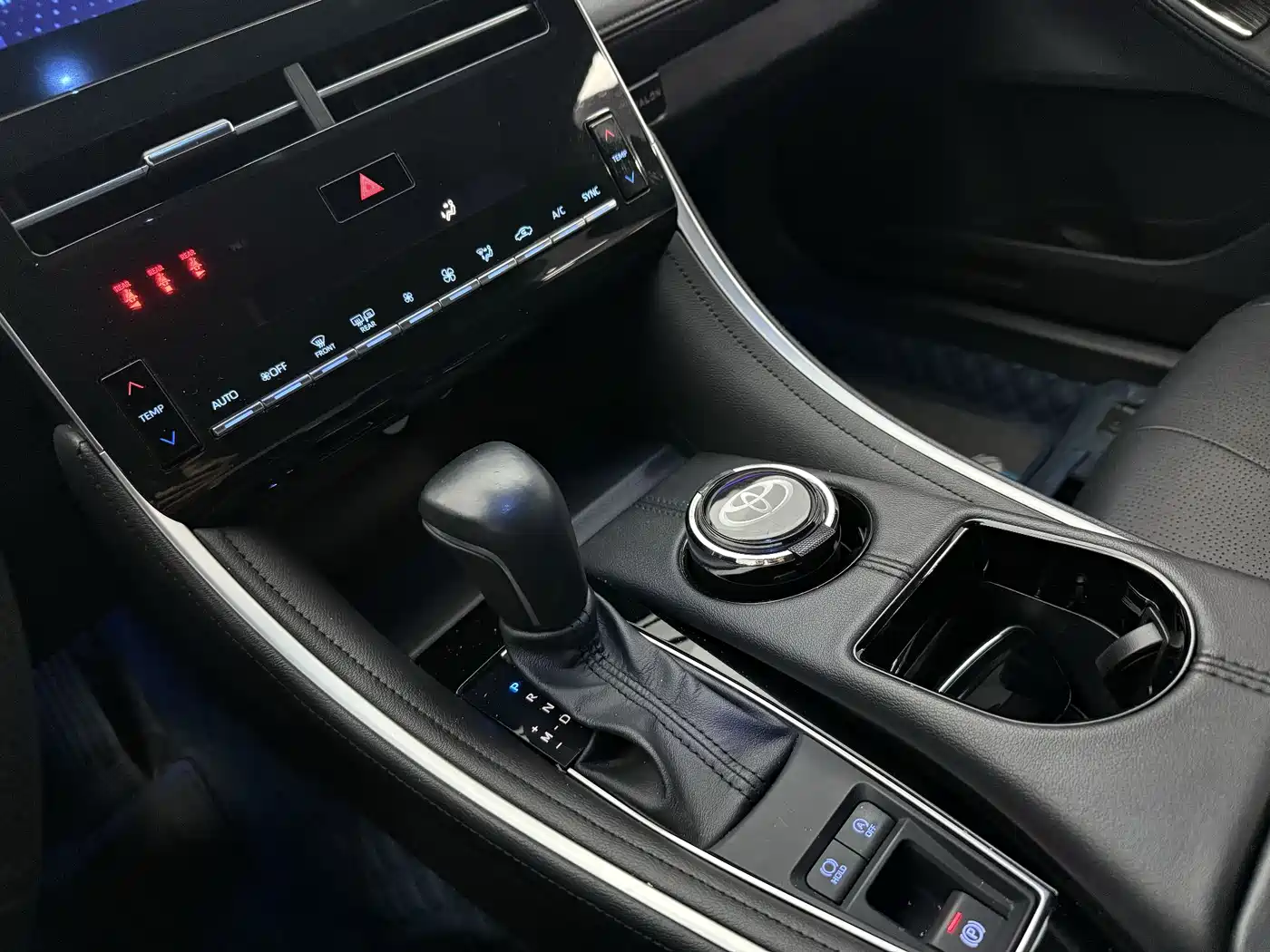 Toyota Avalon 2022 2.0L Luxury Edition фото 10