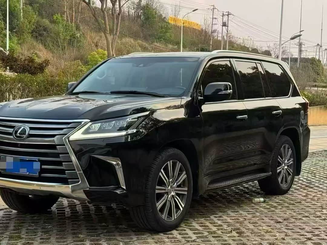 Lexus LX