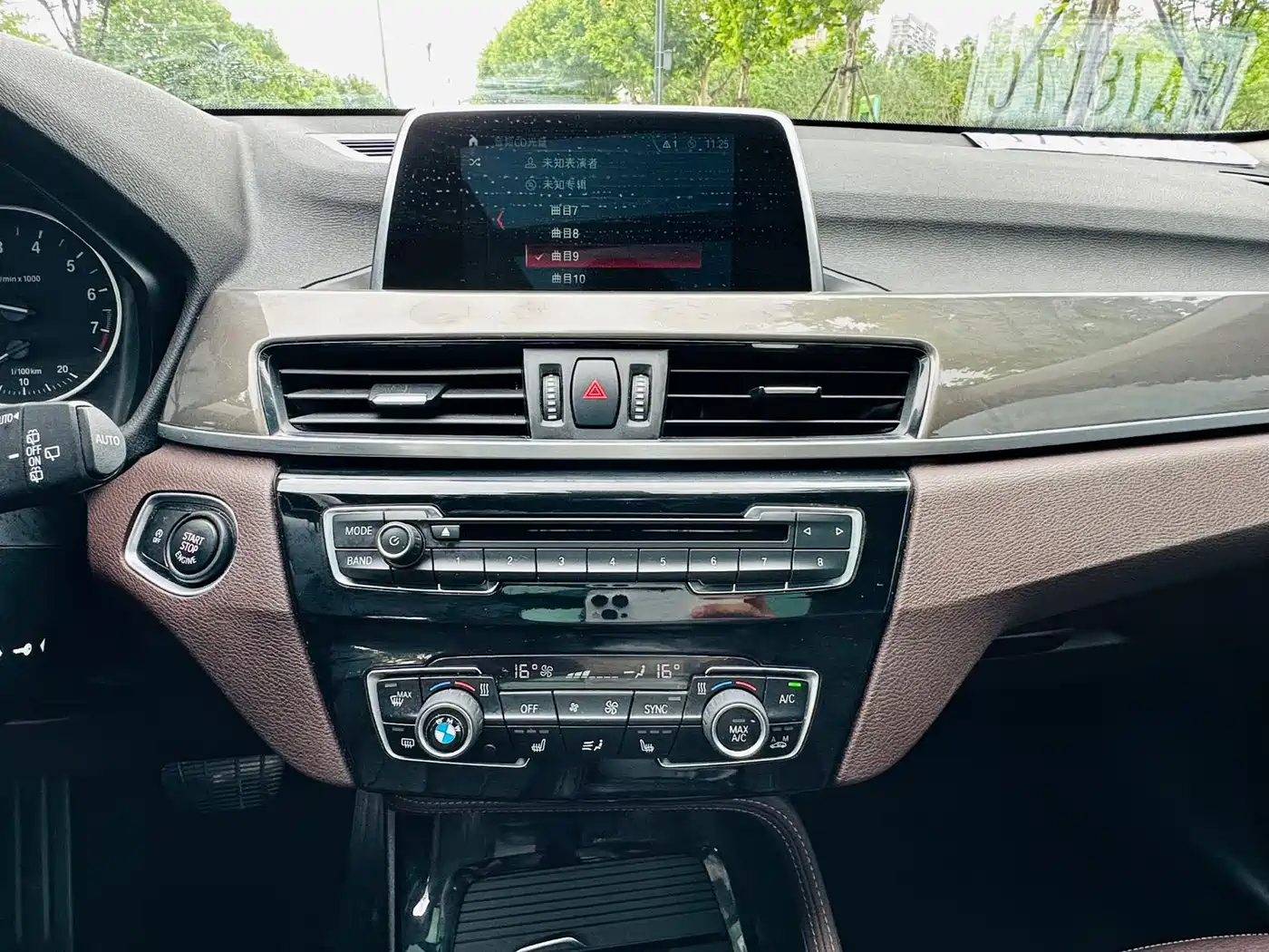 BMW X1 2018 xDrive20Li Premium Model фото 11