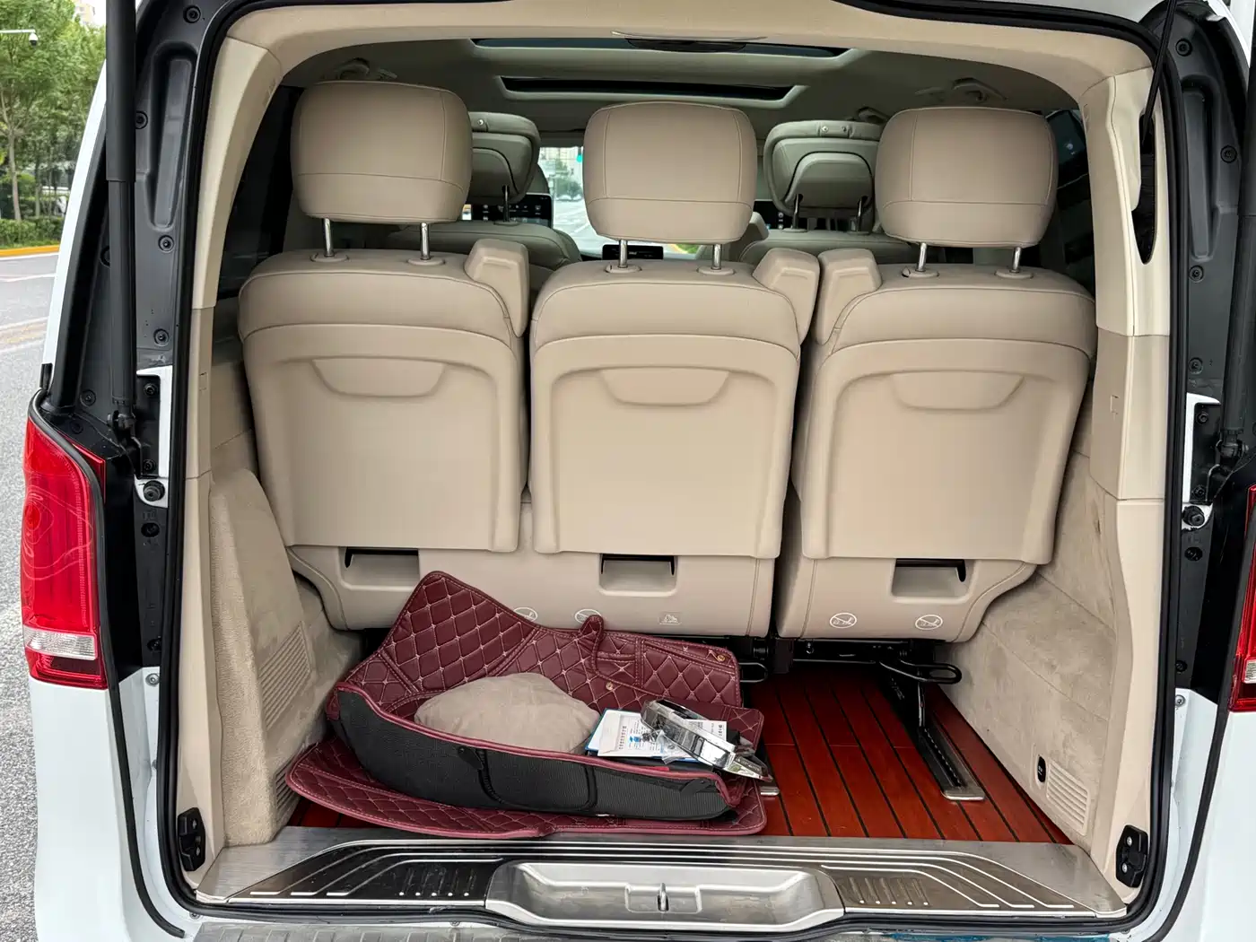 Mercedes-Benz V-Class 2017 Model V 260 Premium Edition фото 29