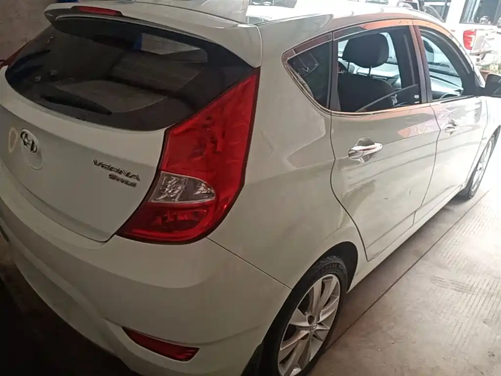 Hyundai Reina 2014 Model 1.6L Automatic TOP фото 7