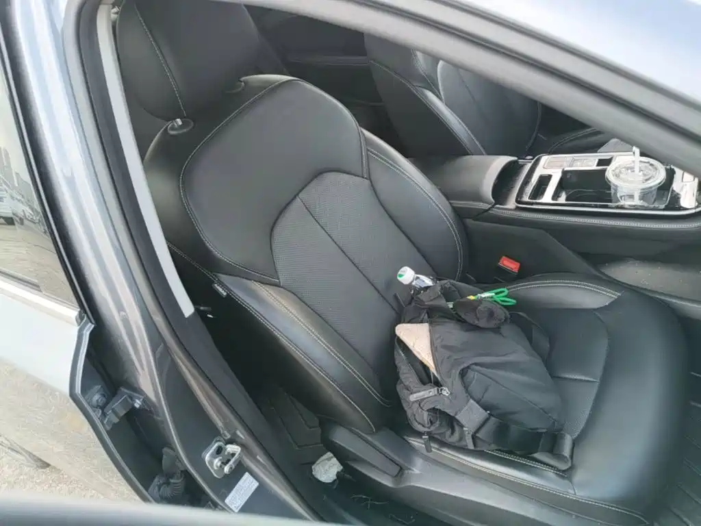 Roewe i6 MAX 2021 2020 Model 300TGI Automatic Cool & Smart Edition