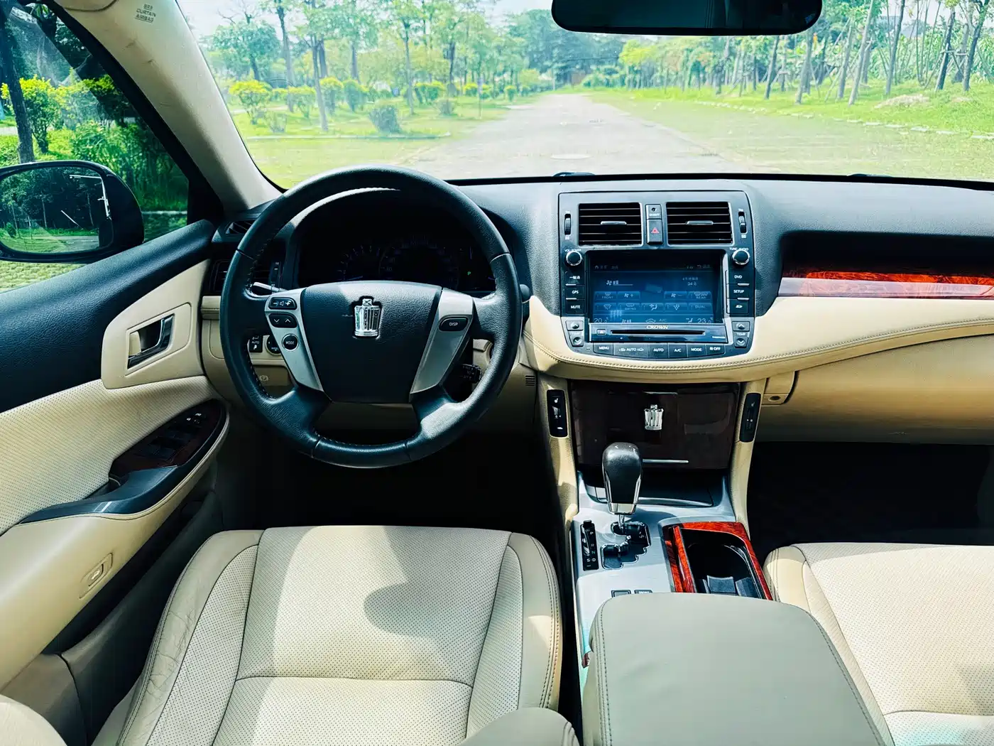 Toyota Crown 2012 2.5L Royal Leather Edition фото 15