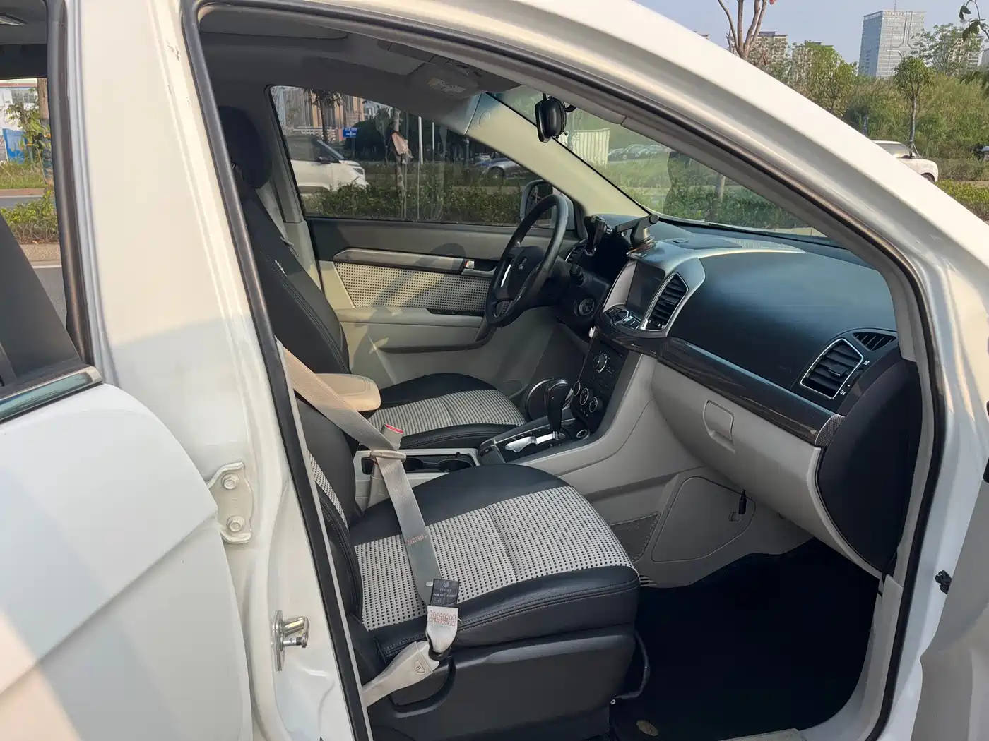 Chevrolet Captiva 2012 Model 2.4L 2WD Urban Edition 5-Seater фото 13