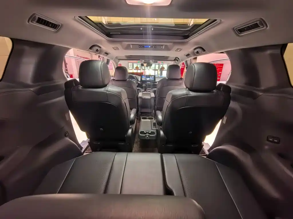Фото 22 - Toyota Granvia