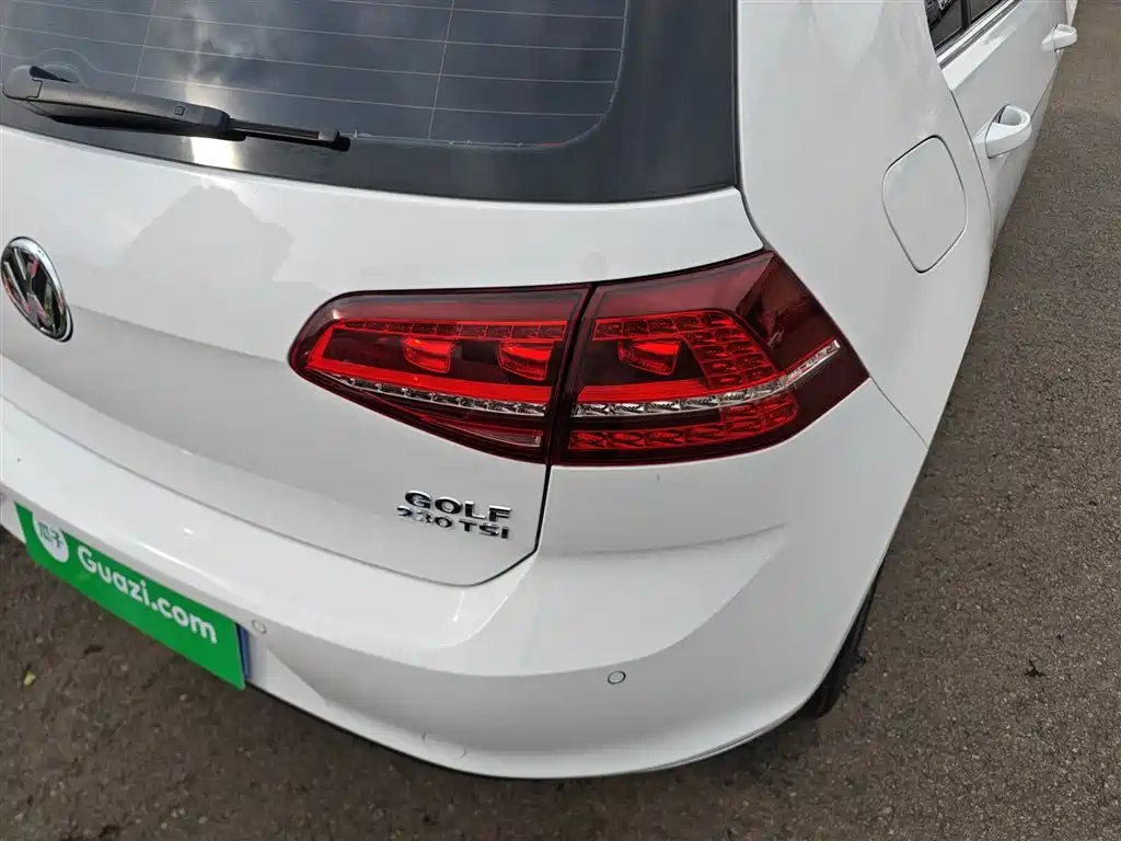 Volkswagen Golf 2017 230TSI Auto Luxury Millionth Anniversary Edition фото 8