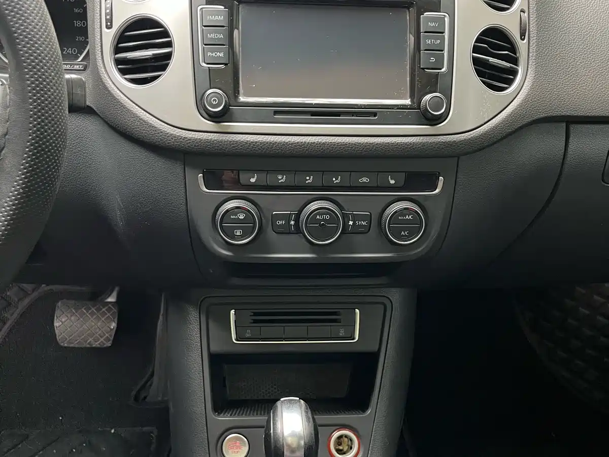 Volkswagen Tiguan 2015 1.8TSI Automatic 4WD Highline фото 8