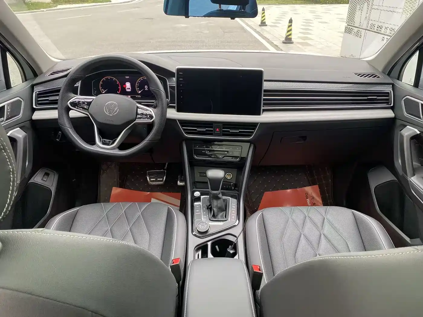 Volkswagen Tiguan L 2022 380TSI Automatic 4WD R-Line Cross Edition 7-Seater фото 10