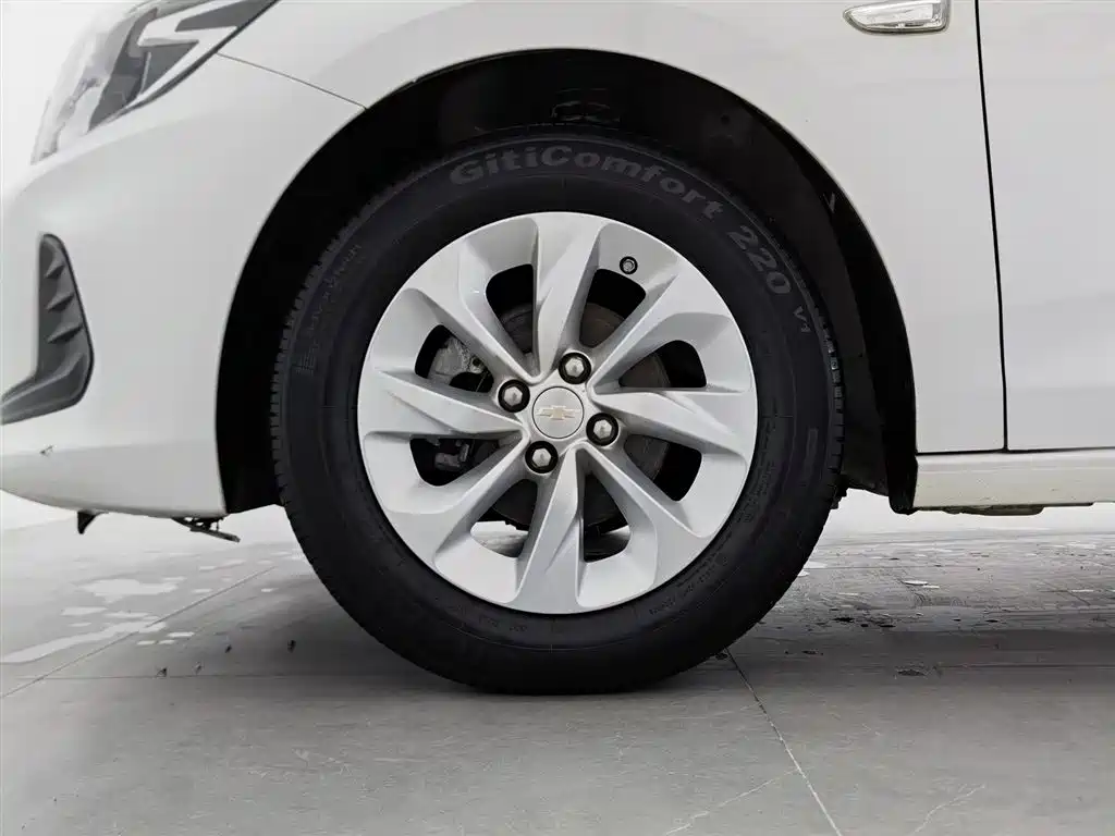 CHEVROLET KOVOZ