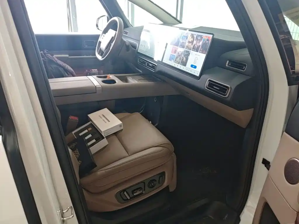 Li Auto MEGA 2025 2025 Model Home Family Special Edition