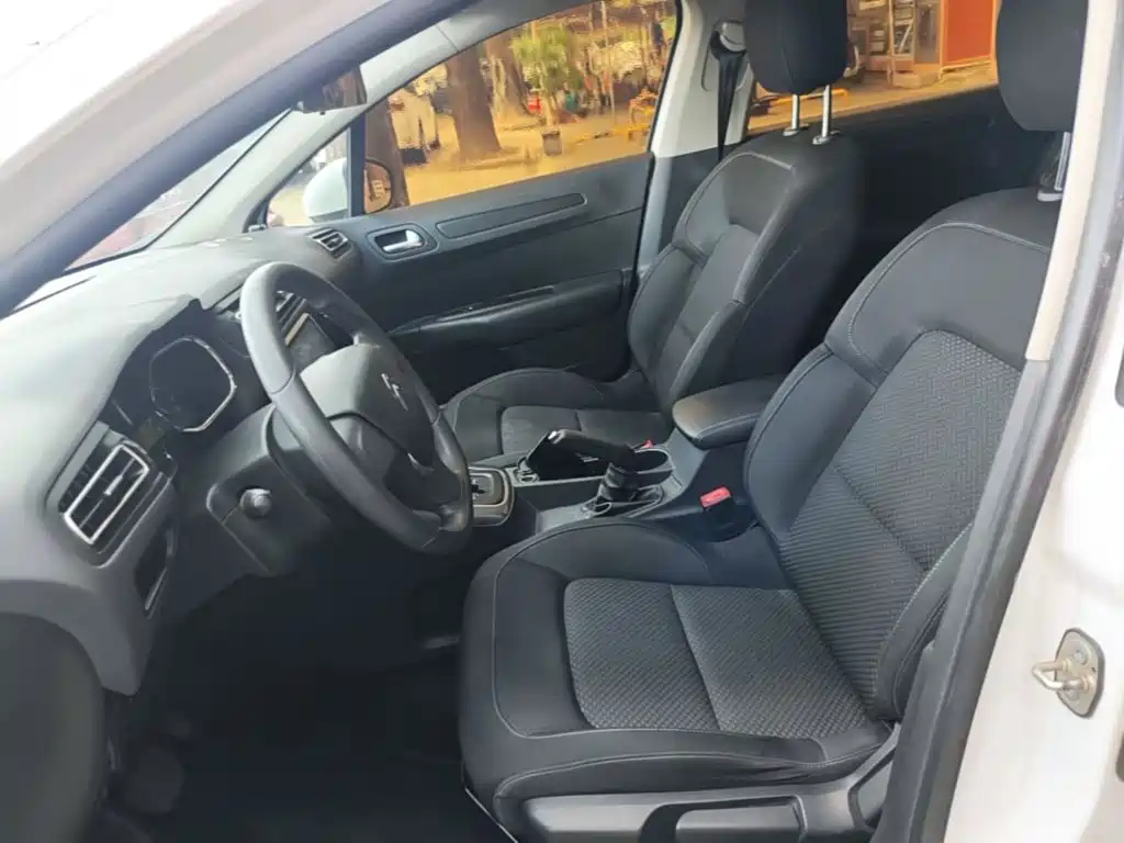Фото 15 - Citroën C4 C-Quatre