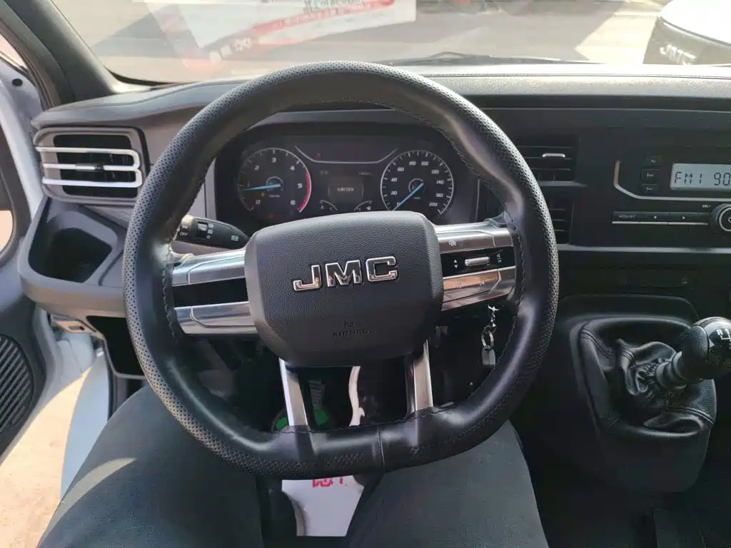 Jiangling JMC Fushun 2025 2025 Model 2.0T 6MT Diesel Medium Wheelbase Medium-High Roof Commercial MPV 7 Seats