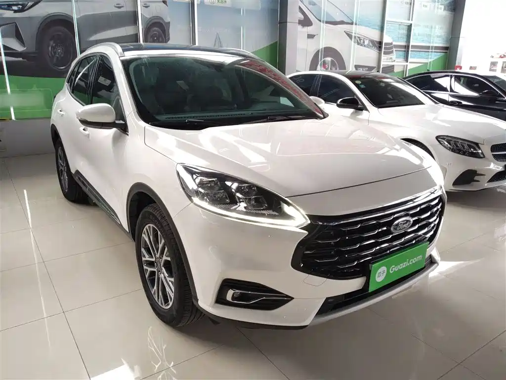 Ford Escape 2023 2020 EcoBoost 245 2WD Premium Edition