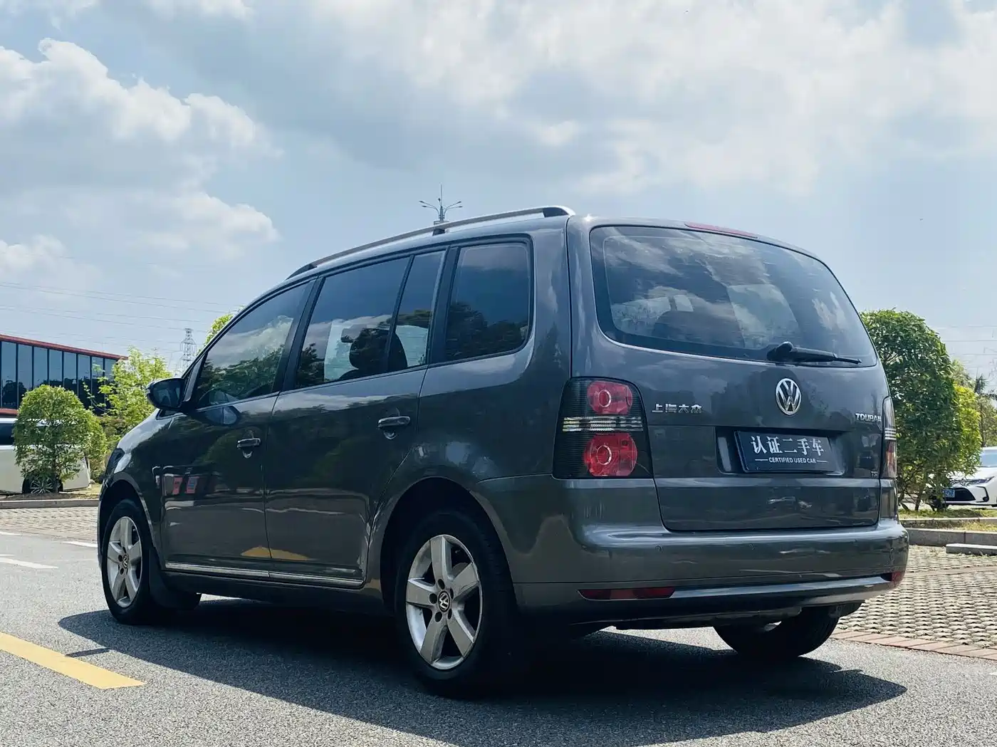 Volkswagen Touran 2013 1.4T DSG Comfort 5-seater фото 7
