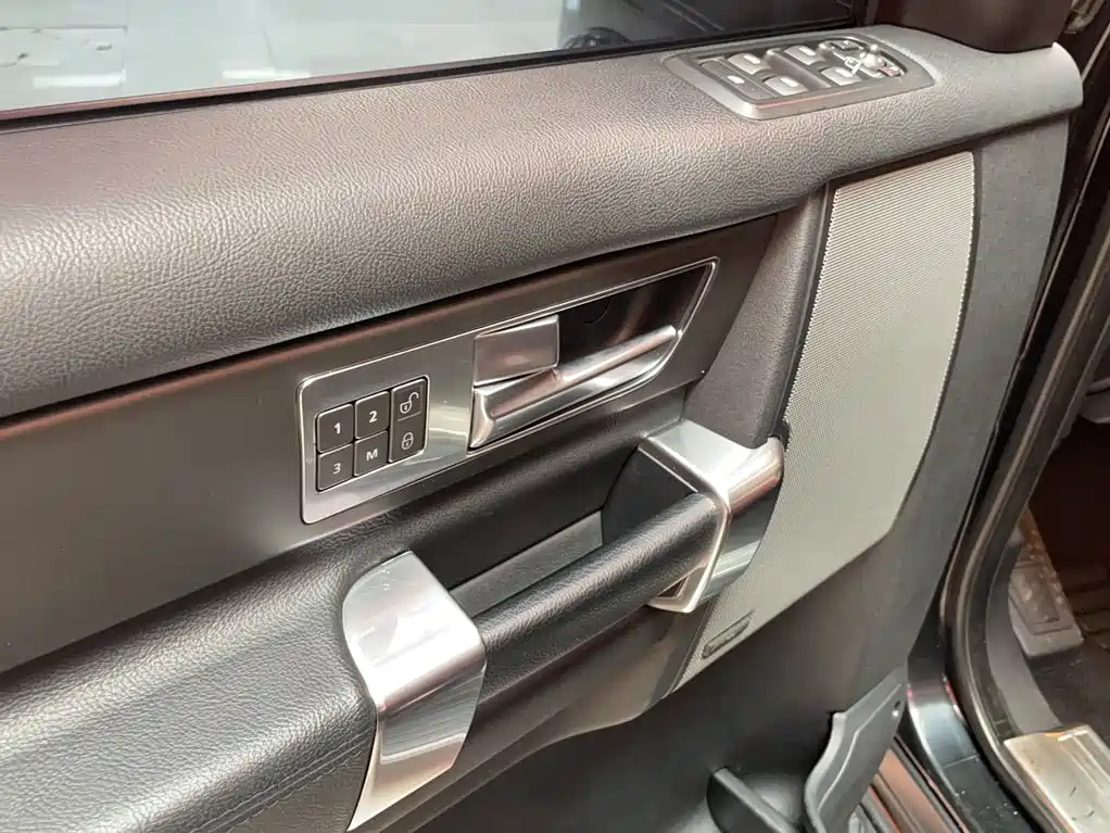 Фото 23 - Land Rover Discovery