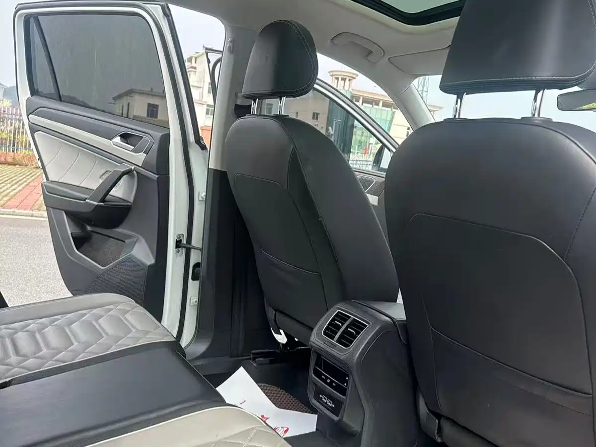 Volkswagen Tayron 2023 330TSI 2WD Luxury Plus Advanced Edition фото 8