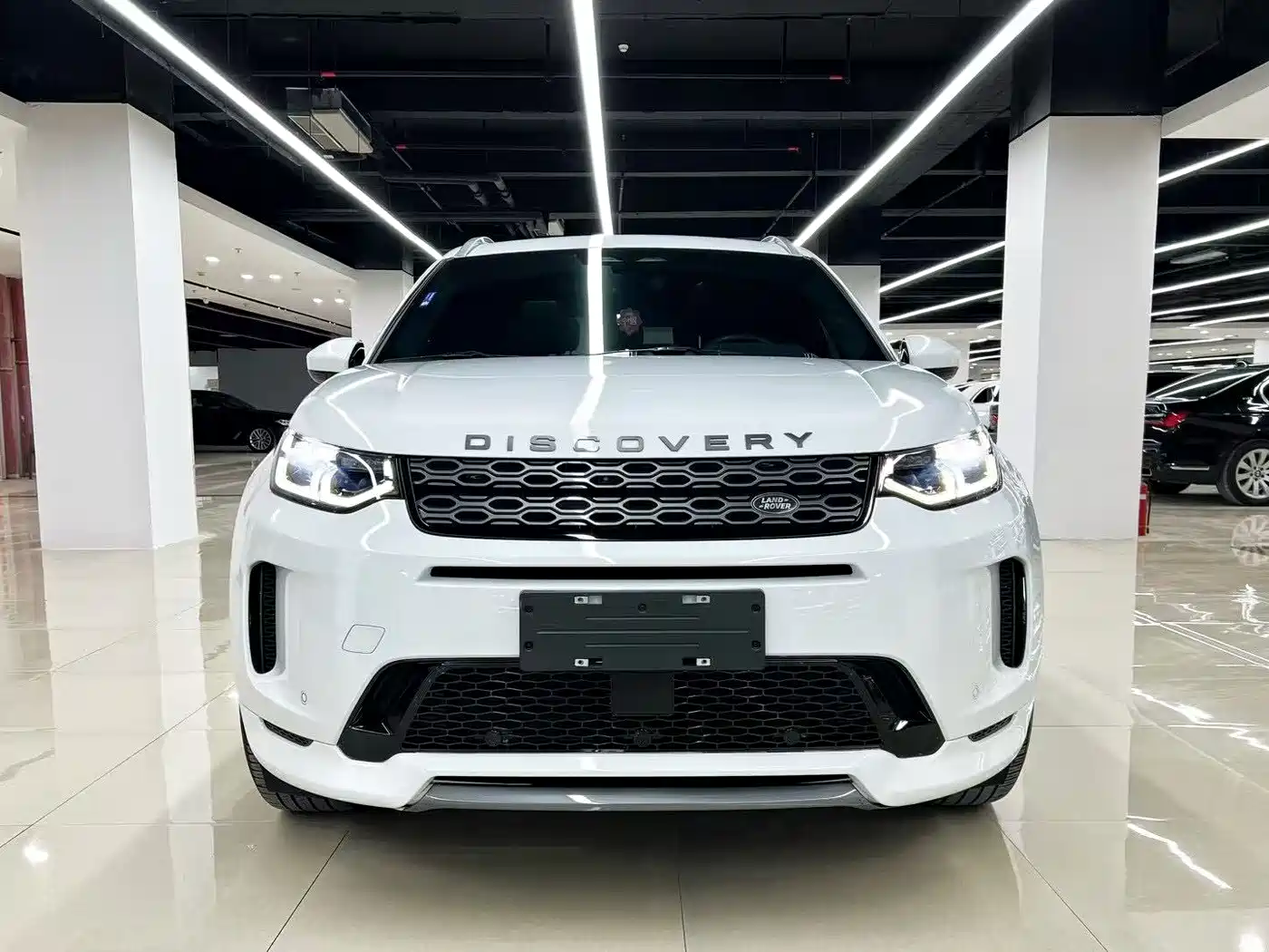 Land Rover Discovery Sport 2022 Model 249PS R-Dynamic S Performance Edition 5-Seater фото 2