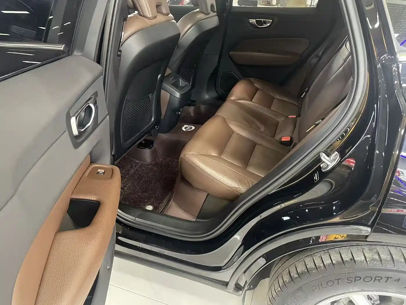 Фото 6 - Volvo XC60