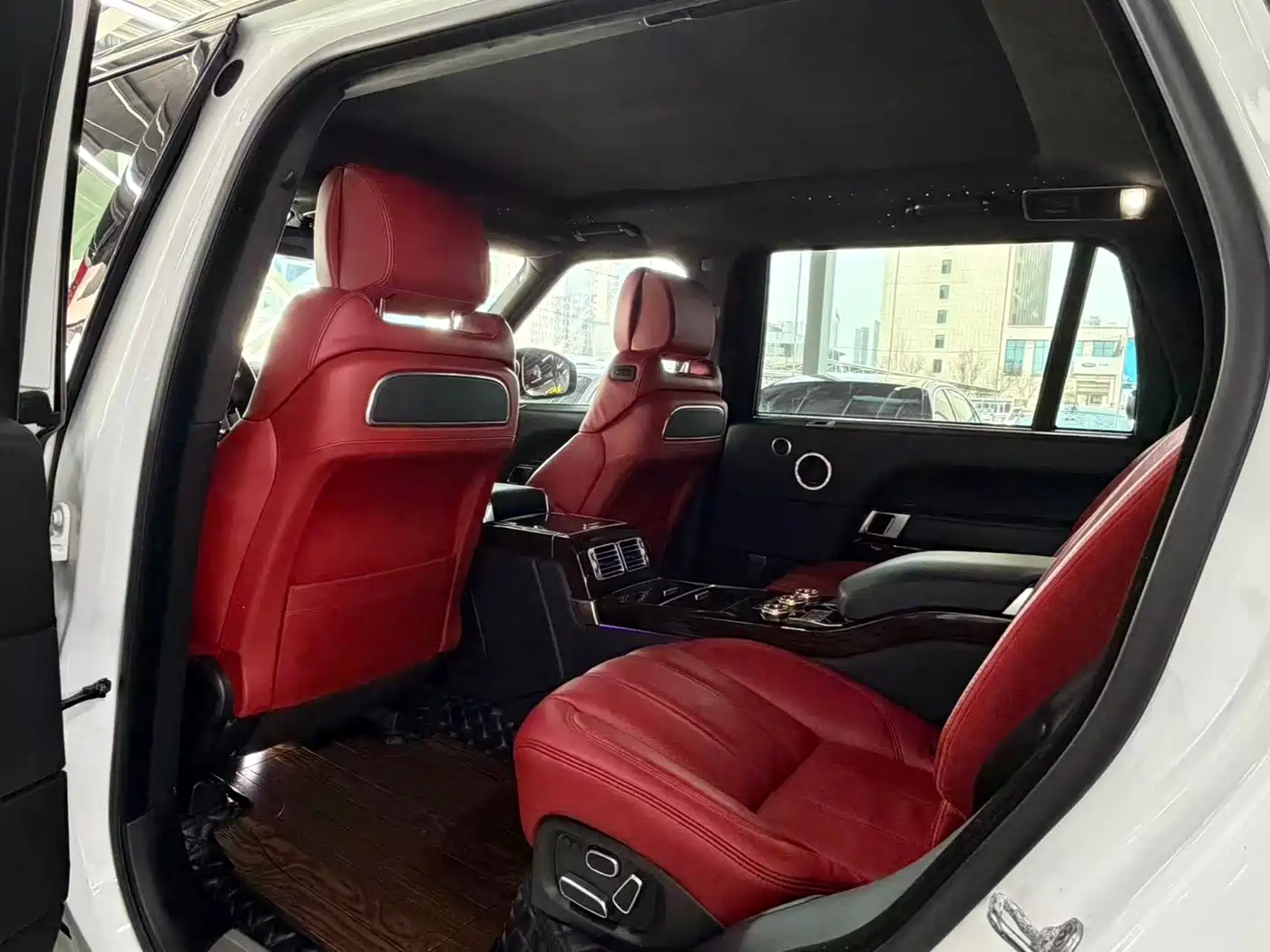 Land Rover Range Rover 2015 3.0 SC V6 Vogue SE Genesis Extended Edition фото 8