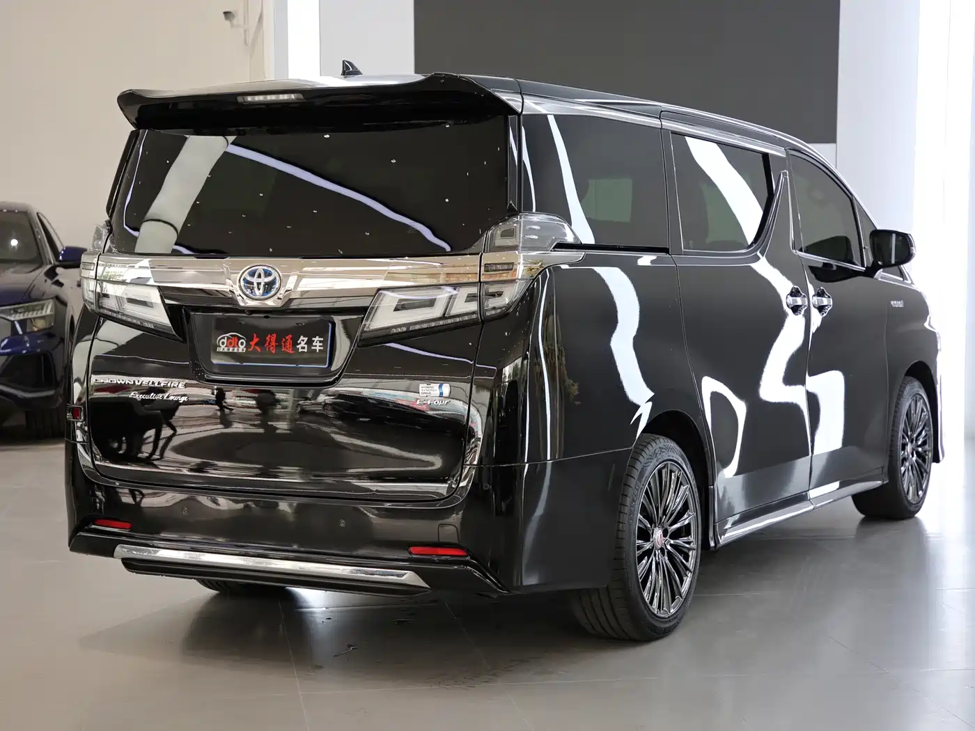 Toyota Vellfire 2021 Crown Hybrid 2.5L HV Supreme Edition фото 23
