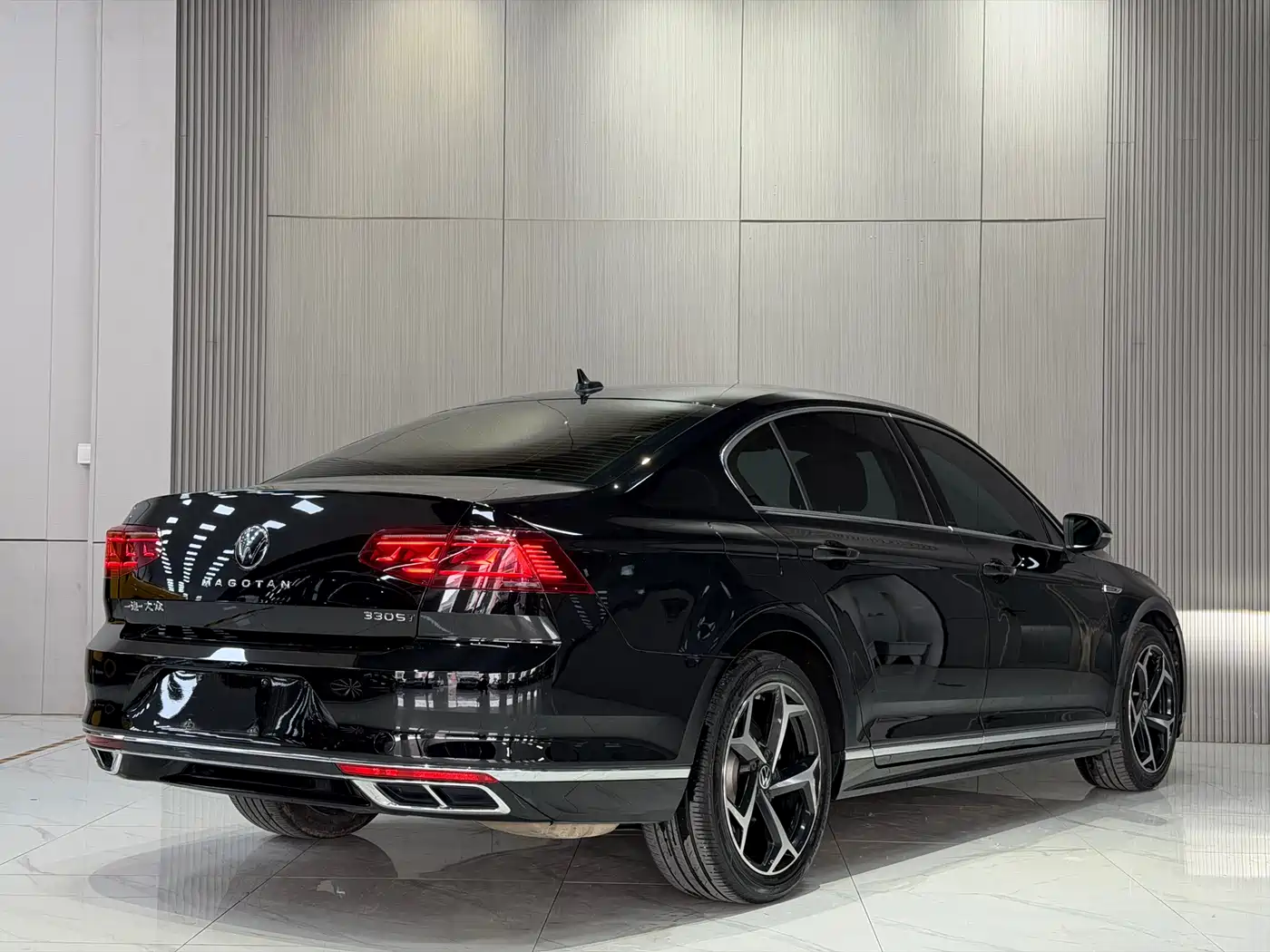 Volkswagen Magotan 2023 Model 2 Million Commemorative Edition 330TSI DSG Luxury фото 14
