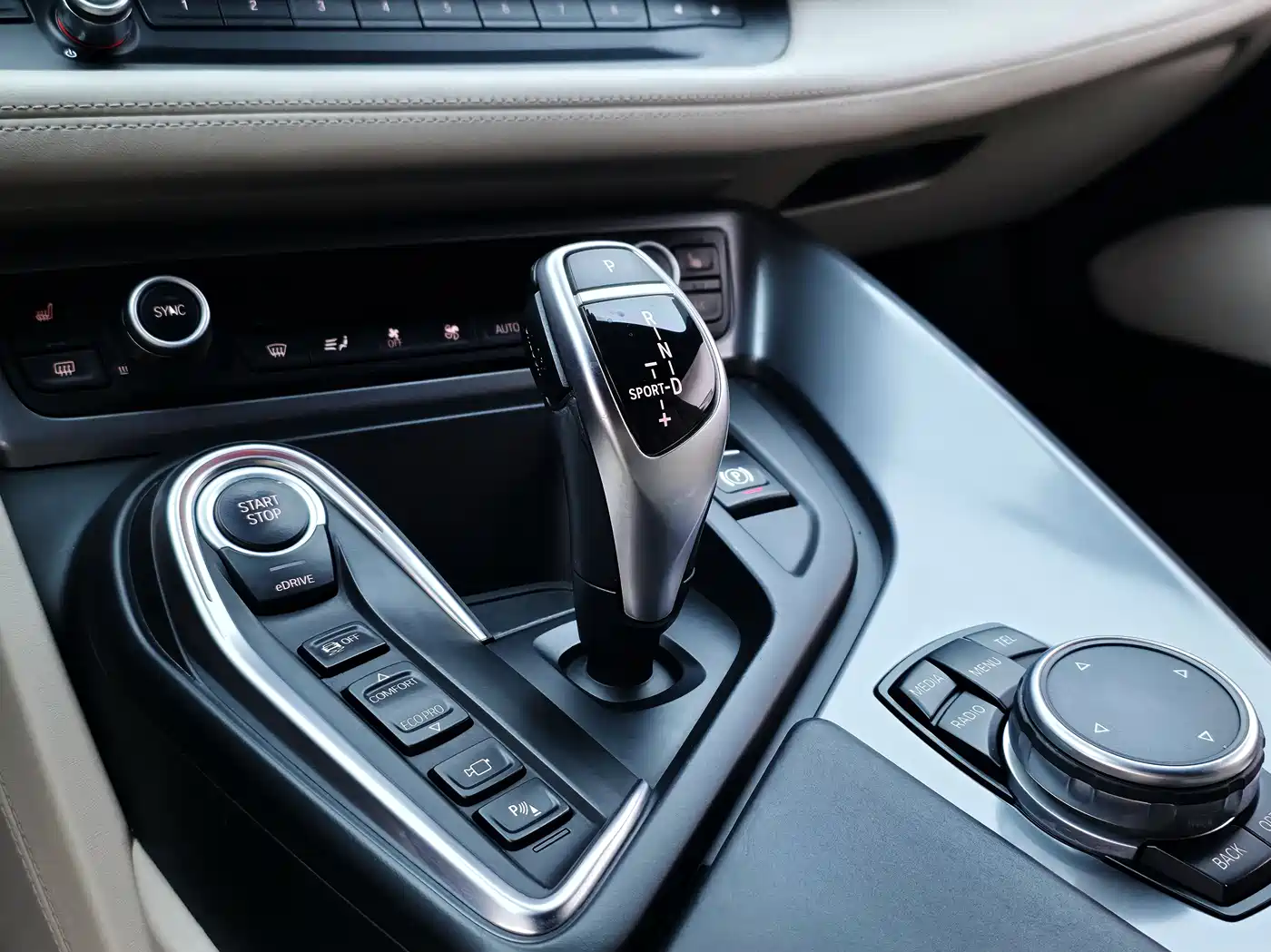 BMW i8 2014 Standard фото 24