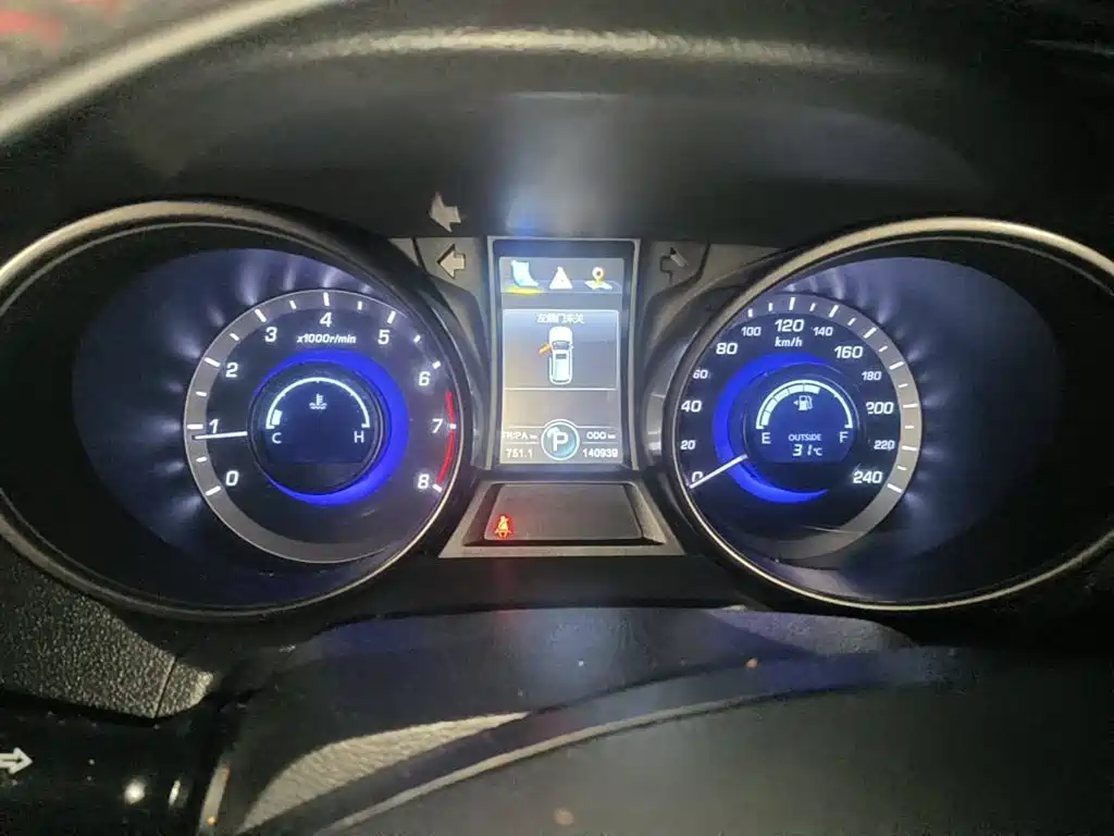 Photo 4 - Changan CS75