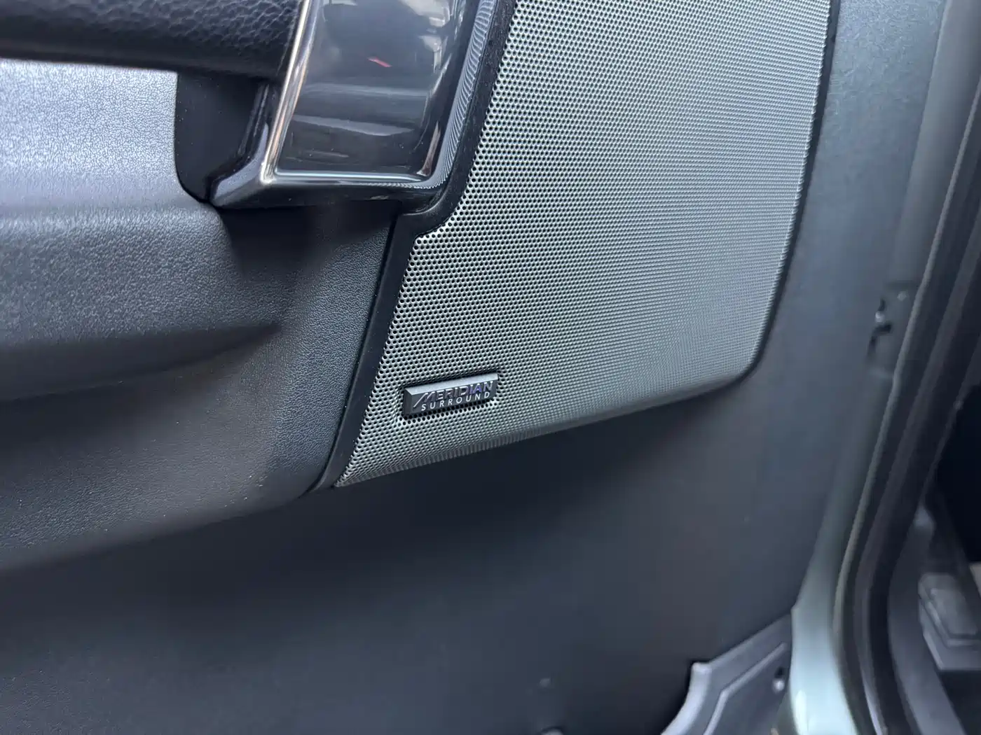 Land Rover Discovery 2016 3.0 SC V6 HSE фото 16