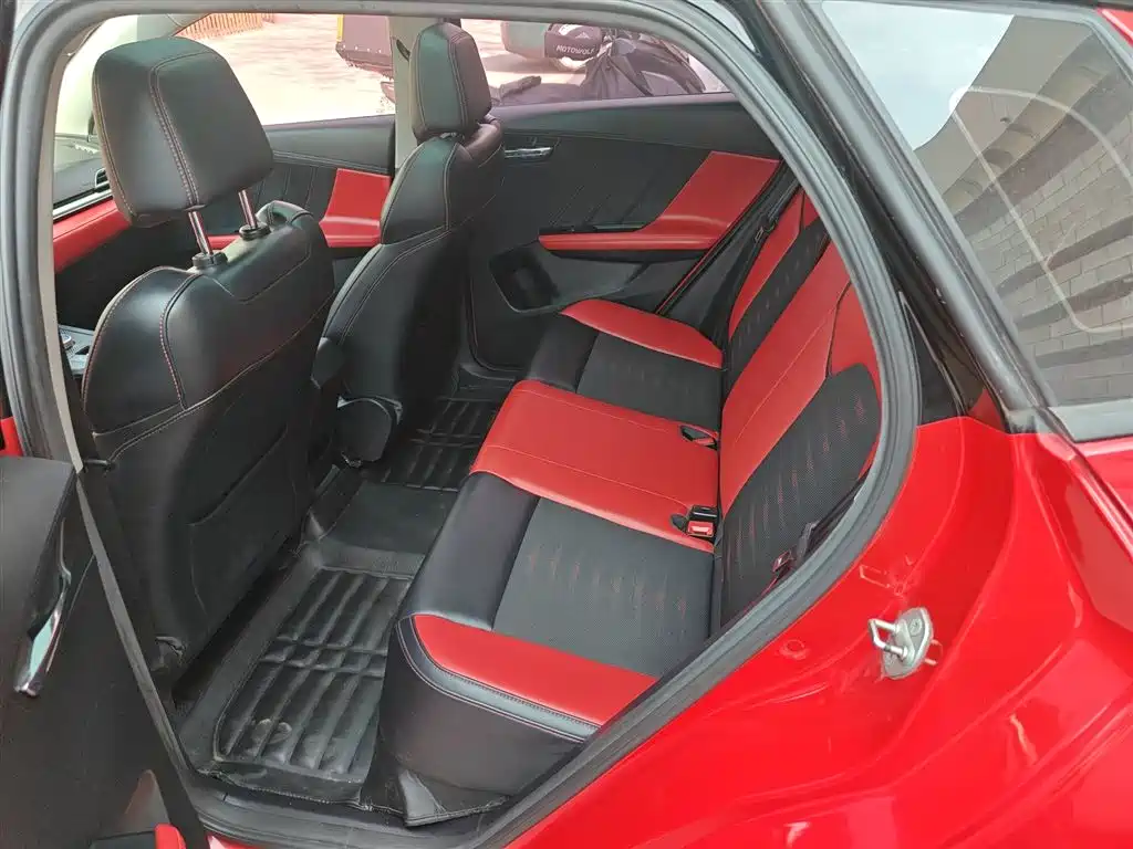 BYD E2