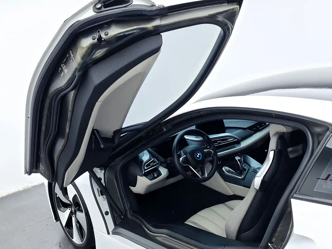 BMW i8 2014 Standard фото 32