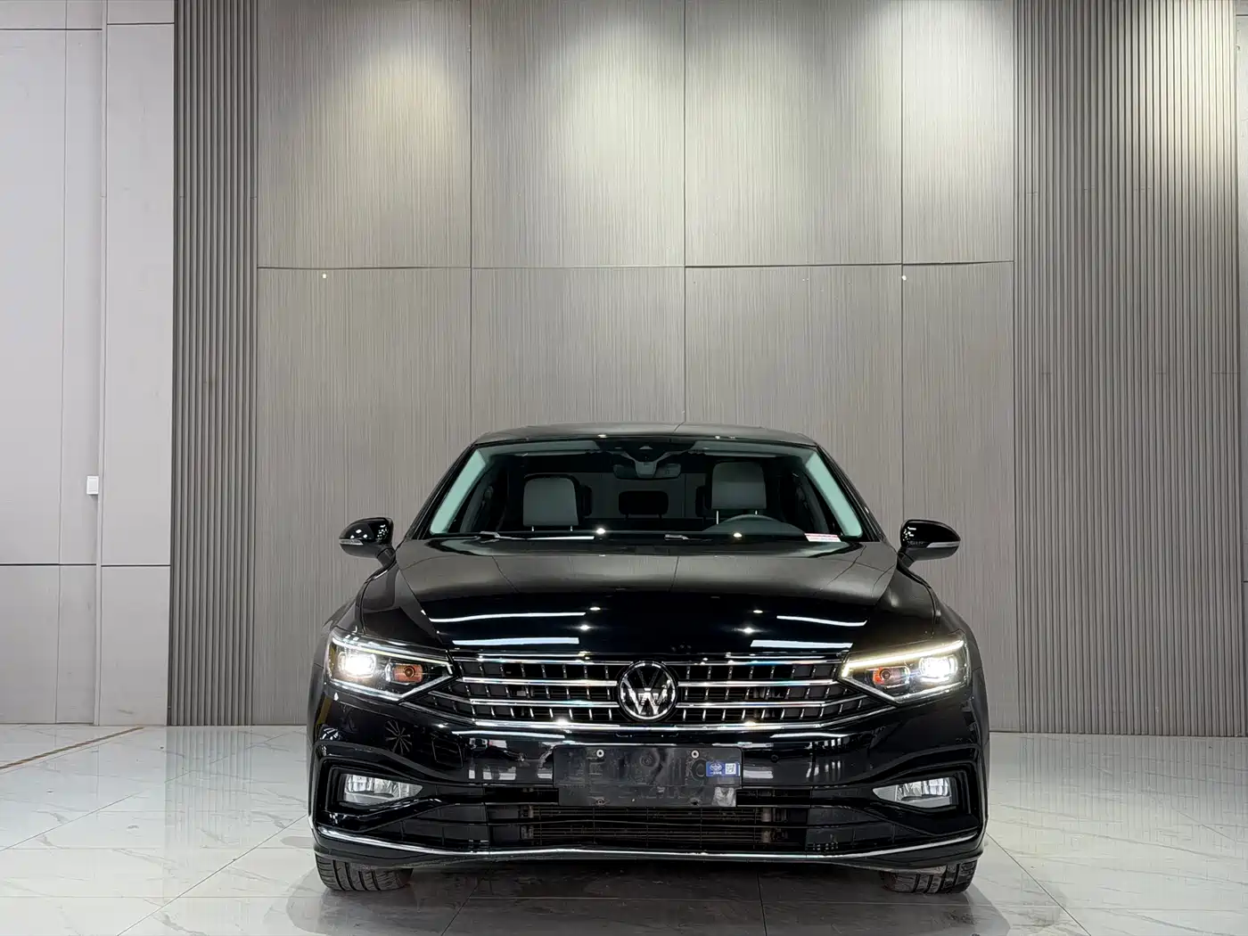 Volkswagen Magotan 2023 Model 2 Million Commemorative Edition 330TSI DSG Luxury фото 2